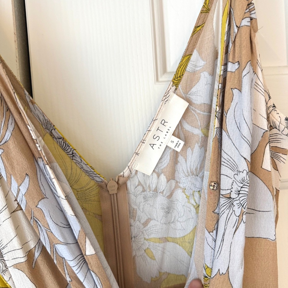 ASTR The Label Floral Maxi Dress Tan Yellow Blue Faux Wrap V-Neck Small - Picture 3 of 4